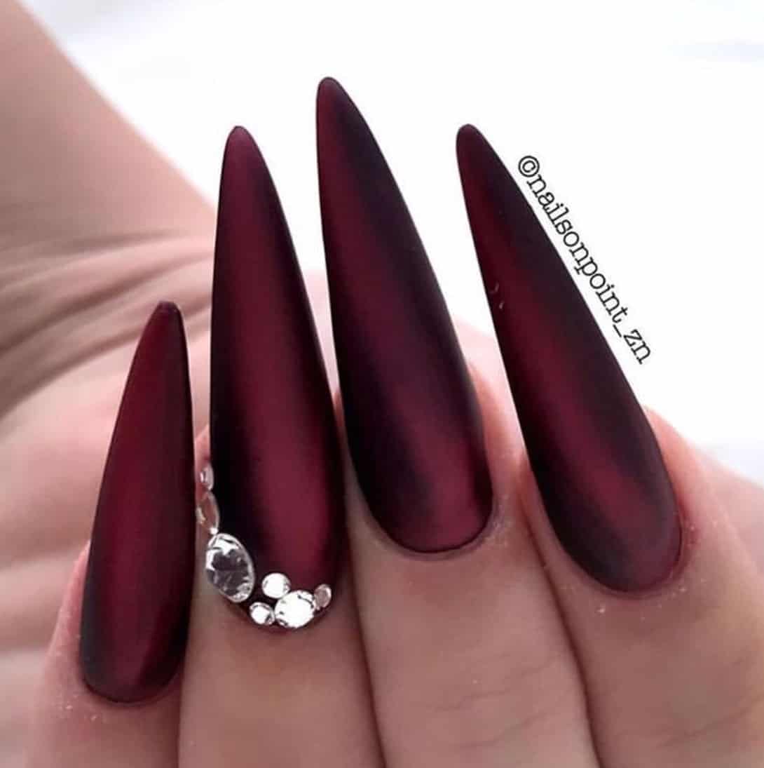30 Chic New Year's Nail Ideas Perfect for The Holidays - Be Centsational