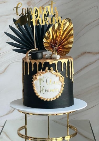 Black Cake with Gold Drip Graduation Cake Ideas