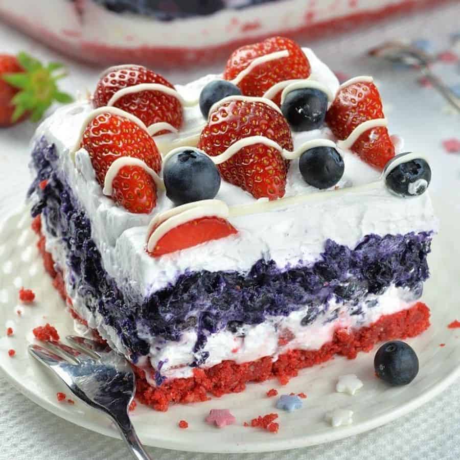 Dessert 4th fo July Recipes, No bake patriotic summer berry cake, independence day.