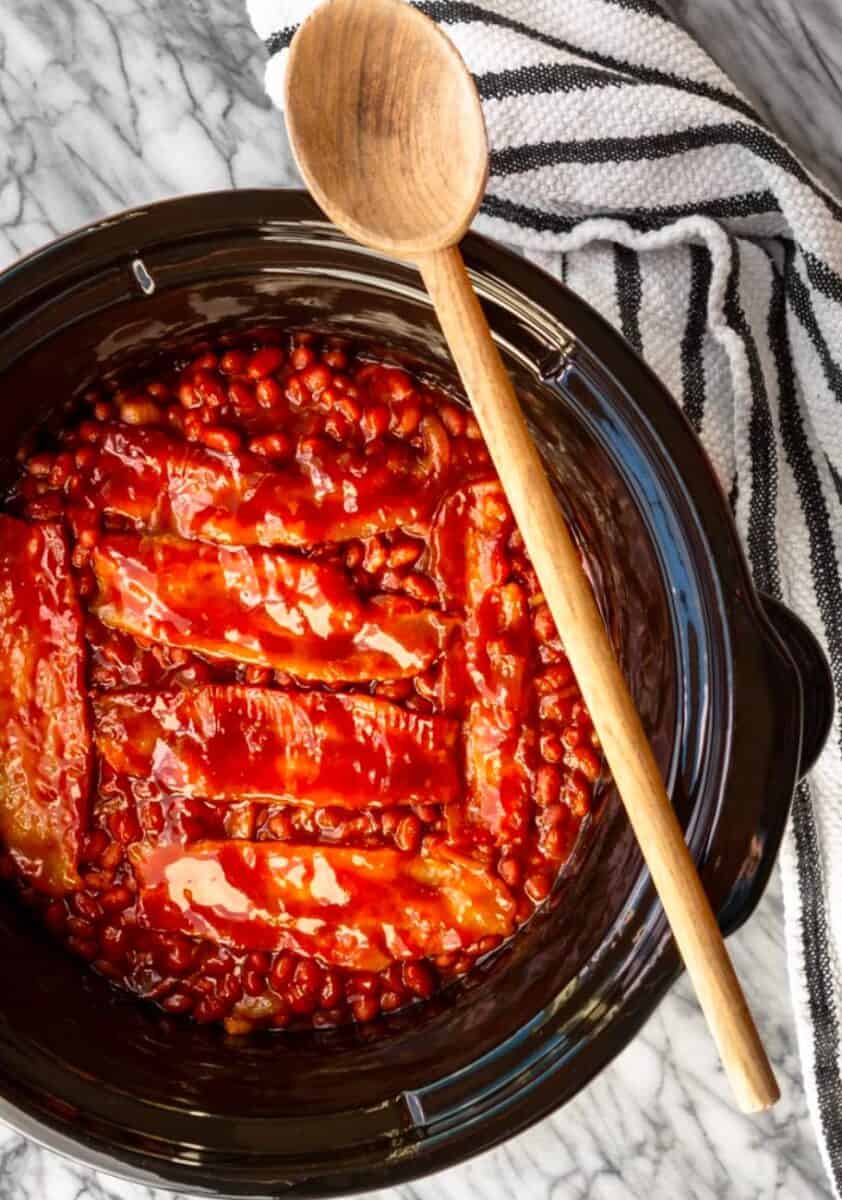 easy crock pot baked beans with bacon & brown sugar.
