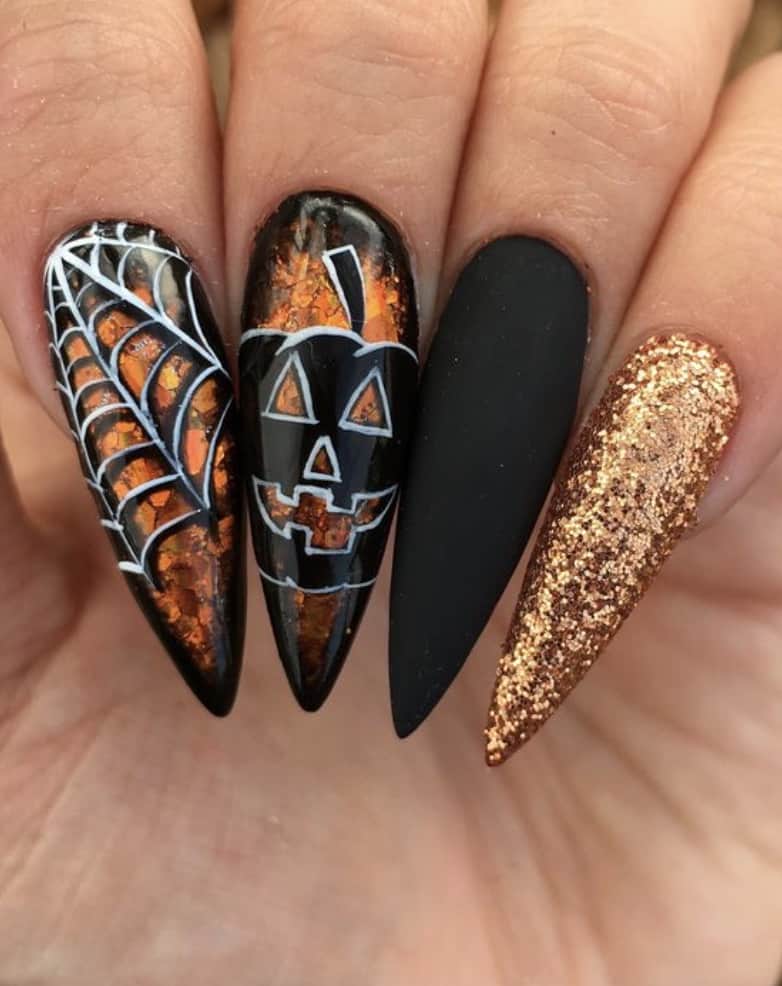 Halloween nail art