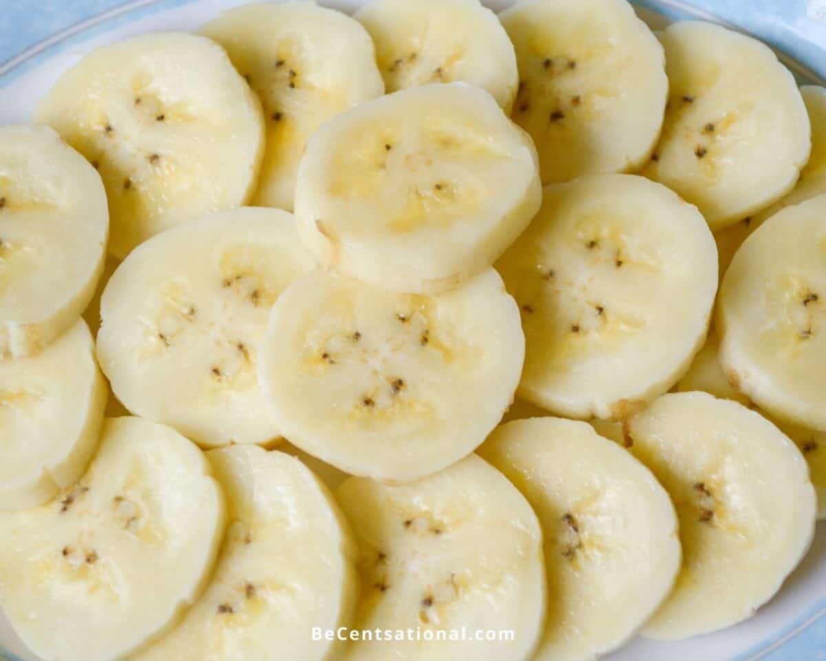 Top view of slices of bananas on a plate. What do banana seeds look like?