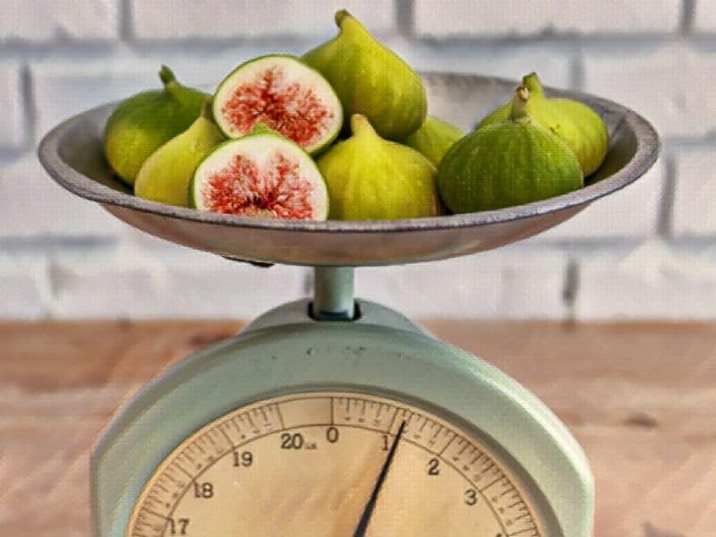 A retro kitchen scale with fresh figs. How Many Ounces In A Pound.