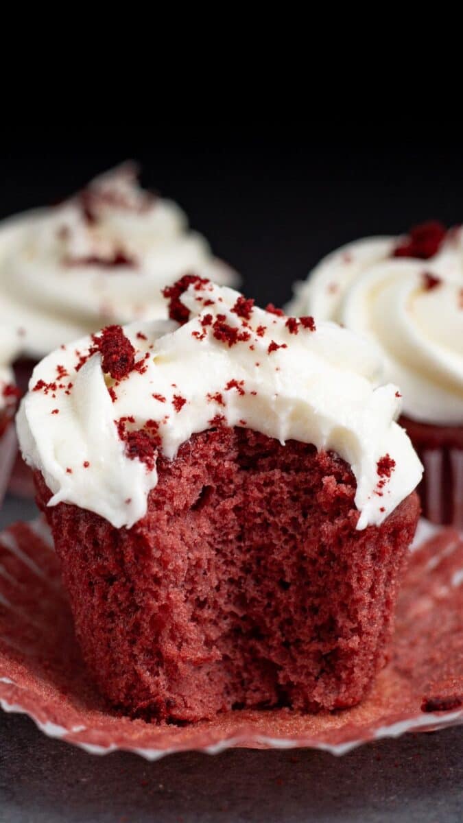 Easy valentines day red velvet cupcakes.