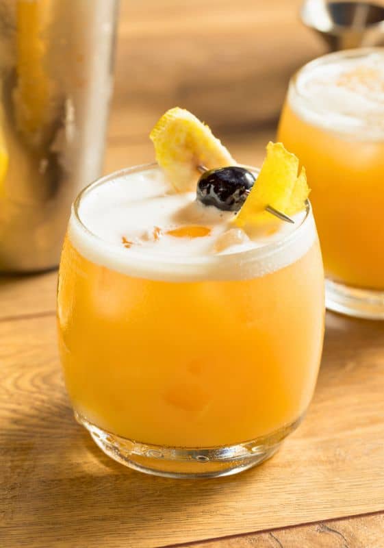 amaretto sour cocktail