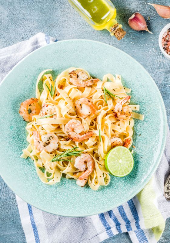 An inviting sight of garlic shrimp pasta, capturing the essence of a comforting and satisfying meal.