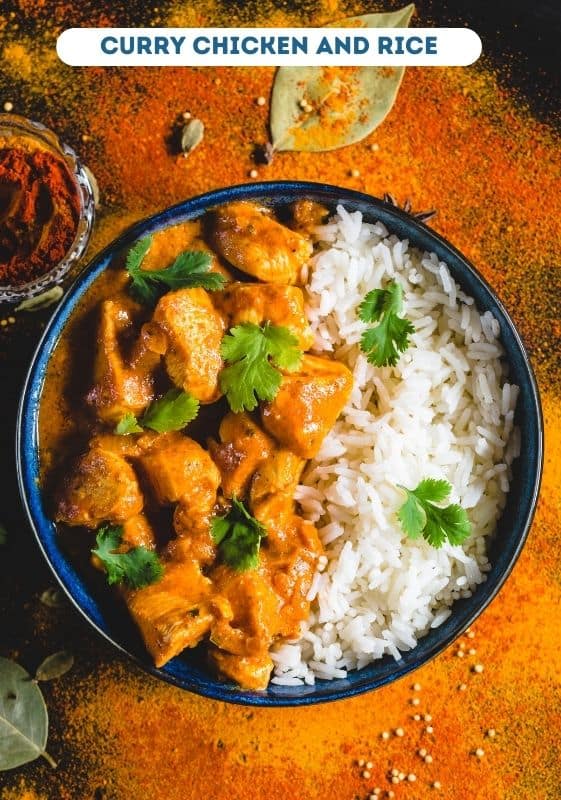 Curry chicken with white rice.