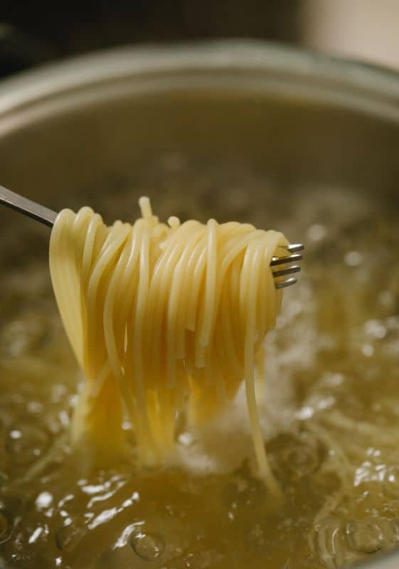 Instruction for boiling spaghetti in water for lemon butter pasta.