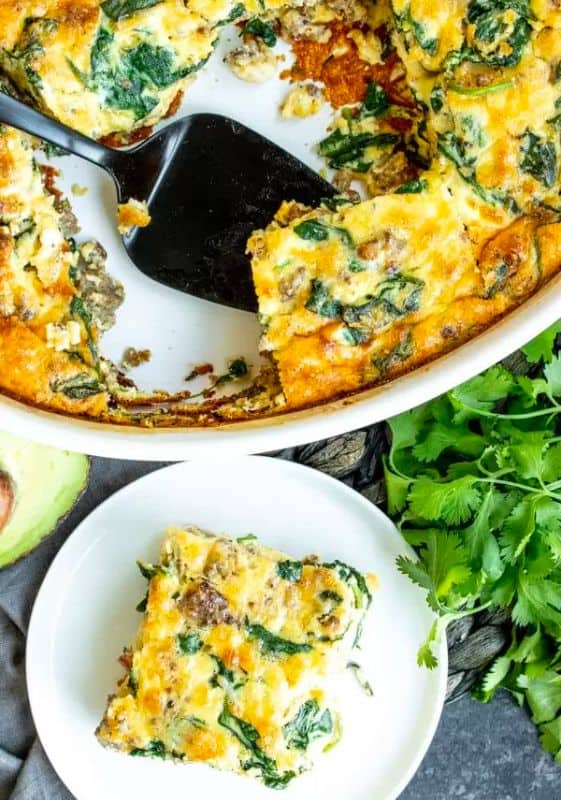 KETO BREAKFAST CASSEROLES. SAUSAGE AND SPINACH CRUSTLESS QUICHE {LOW CARB & KETO}.